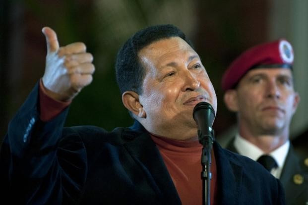 Trong thời gian điều trị, ông Chevez đã bổ nhiệm Phó Tổng thống Nicolas Maduro. Ngày 27/12, có thông báo cho rằng ông Maduro đã được trao một số đặc quyền của Tổng thống, đặc biệt. Trước đó, Tổng thống Chavez cũng đã tuyên bố ông Maduro là người kế nhiệm ông trong trường hợp ông không thể đảm nhiệm được các trọng trách lãnh đạo đất nước nữa và đồng thời kêu gọi người dân ủng hộ quyết định trên của mình.
