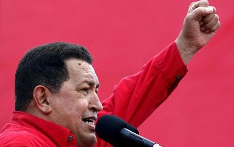 Ông Chavez được bầu làm Tổng thống năm 1998 vì hứa sẽ bênh vực, giúp đỡ đa số nghèo ở Venezuela và được bầu lại năm 2000, 2006 và 2012.