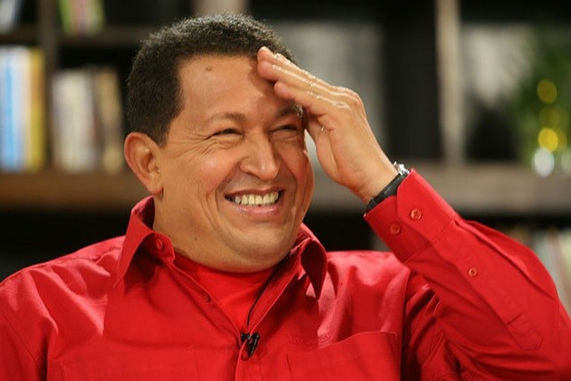 Trong vai trò lãnh đạo cách mạng Bolivar, ông Chavez kêu gọi đoàn kết các nước Nam Mỹ, và chống những nước mà ông cho là theo chủ nghĩa đế quốc, đặc biệt là Hoa Kỳ. Ông cũng chỉ trích mãnh liệt toàn cầu hóa tân tự do và chính sách ngoại giao Hoa Kỳ.