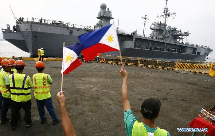 Philippines đón thủy thủ đoàn tàu USS Blue Ridge (LCC-19).