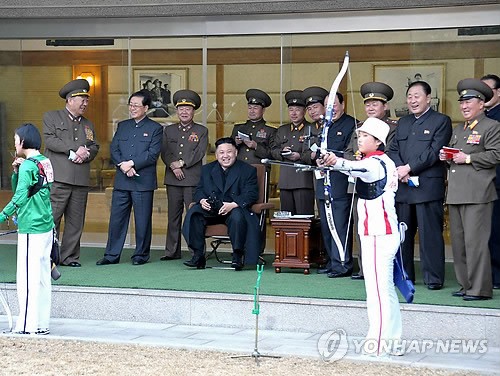 Nhà lãnh đạo Triều Tiên Kim Jong-un ở độ tuổi còn "thiếu kinh nghiệm và có thể vấp ngã" .