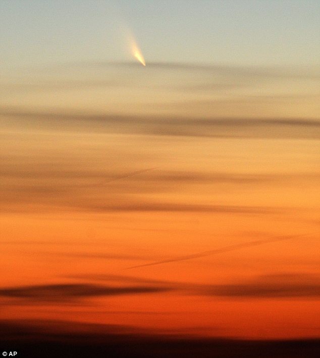 C/2011 L4 PanSTARRS băng qua bầu trời Kansas.