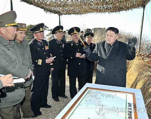 Nhà lãnh đạo Triều Tiên Kim Jong-un trực tiếp chỉ huy một cuộc tập trận.