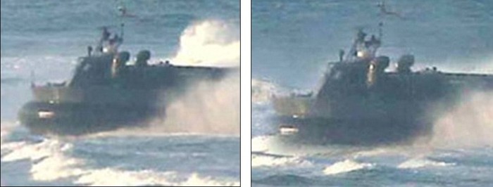 Hai chiếc tàu đổ bộ đệm khí chuẩn bị cập bờ trong bức ảnh trên được hiển thị ở tình trạng giống hệt nhau giống như đã được dùng photoshop.