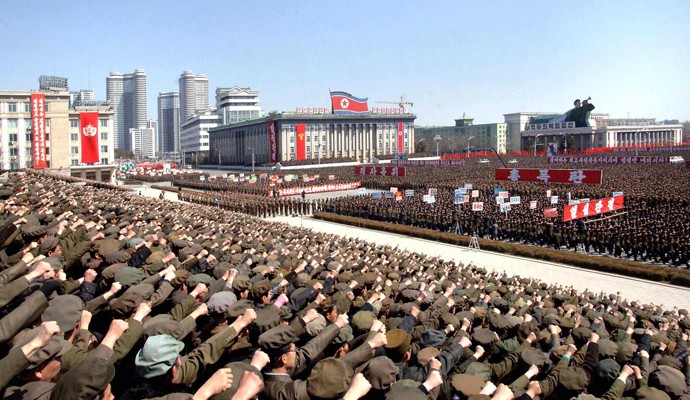 Hàng ngàn binh sĩ và sinh viên Triều Tiên tham gia mít tinh hôm 29/3.