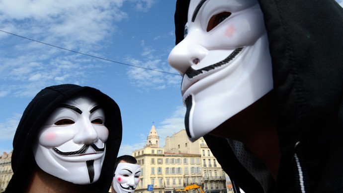 Hình ảnh mặt nạ biểu tượng của nhóm Anonymous.