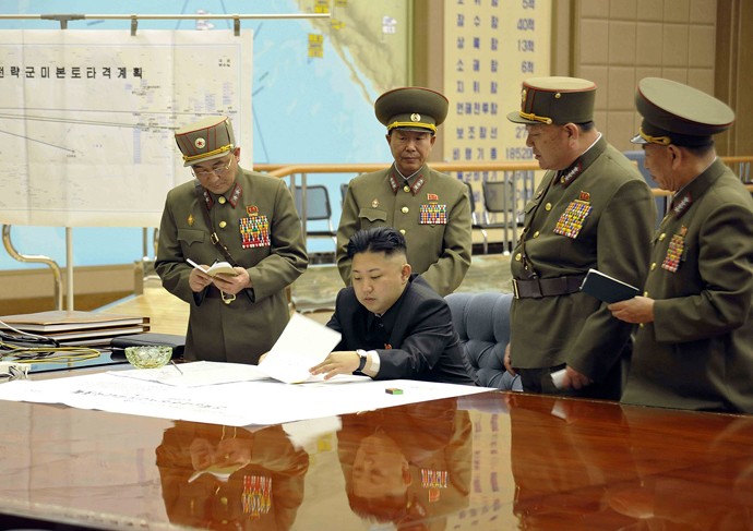 Nhà lãnh đạo Triều Tiên Kim Jong-un ký lệnh triển khai tên lửa chiến lược.