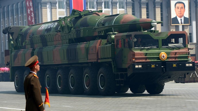 Tên lửa Taepodong được Triều Tiên ra mắt trong lễ diễu binh hồi năm ngoái bị tình nghi là giả.
