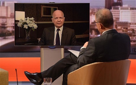 Ngoại trưởng Anh William Hague tham gia phỏng vấn với đài BBC.