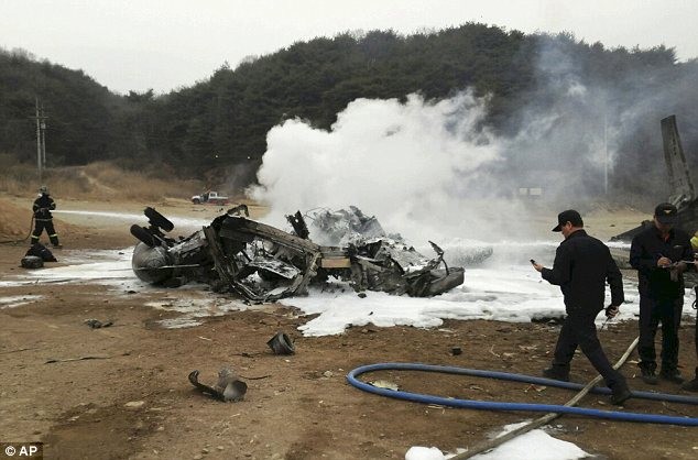 Xác chiếc máy bay sau vụ tai nạn.