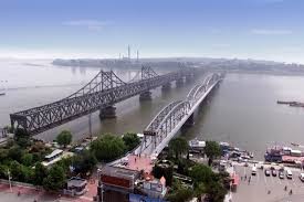 Cây cầu bắc qua sông Áp Lục nối Trung Quốc với Triều Tiên