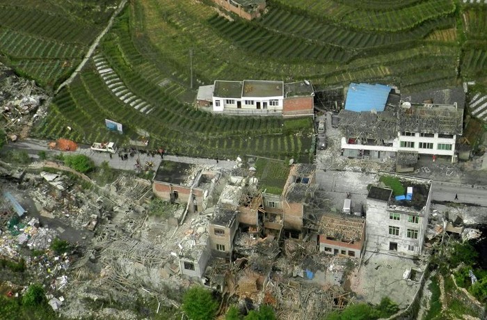 Cảnh đổ nát sau trận động đất mạnh ở Tứ Xuyên.