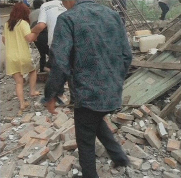 Động đất đã phá hủy hơn 10.000 ngôi nhà ở Tứ Xuyên.