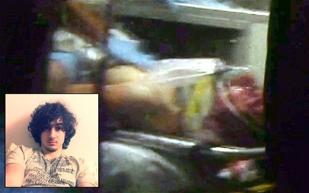 Dzhokhar Tsarnaev được cấp cứu sau khi bị bắt.