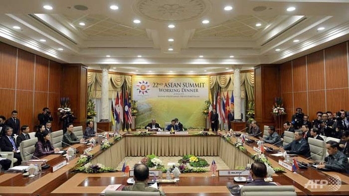 Các nhà lãnh đạo ASEAN tham gia phiên họp tối ngày 24/4 theo lời mời của Quốc vương Brunei.