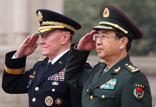 Tướng Martin Dempsey (trái) và Phòng Thanh Phong, Tổng tham mưu trưởng quân đội Trung Quốc tại Bắc Kinh