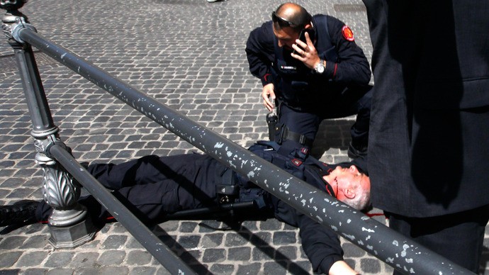 Một trong 2 viên cảnh sát bị thương trong vụ đọ súng trước Văn phòng Thủ tướng Italia.