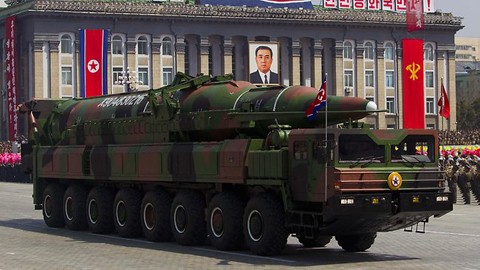 Tên lửa Triều Tiên trong cuộc diễu binh năm 2010.
