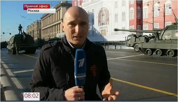 Phóng viên kênh truyền hình Số 1 của Nga đang tường thuật tại Quảng Trường Đỏ