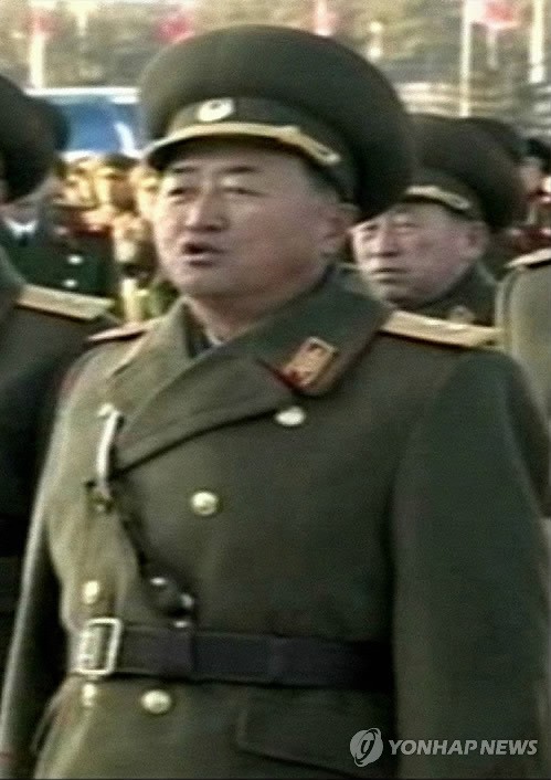 Tướng Jang Jong-nam khi viếng thăm lăng Kumsusan hôm 17/12/2012. Ảnh do Đài truyền hình nhà nước Triều Tiên công bố hôm 13/5/2013.
