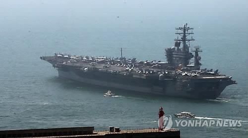 Tàu sân bay USS Nimitz của Hải quân Mỹ tại cảng Busan, Hàn Quốc hôm 13/5.
