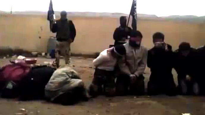 11 binh sĩ chính phủ Syria bị nhóm phiến quân hành quyết trong đoạn video mới được công bố.