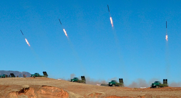 Dàn pháo Triều Tiên khai hỏa trong một cuộc tập trận.