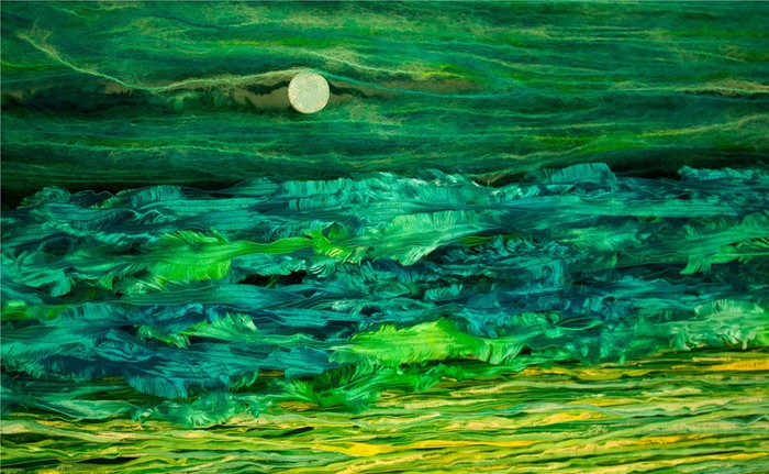 Bức tranh phong cảnh được chụp một cách khéo léo đem lại cảm giác cho người xem về hình ảnh của mặt trăng và biển.