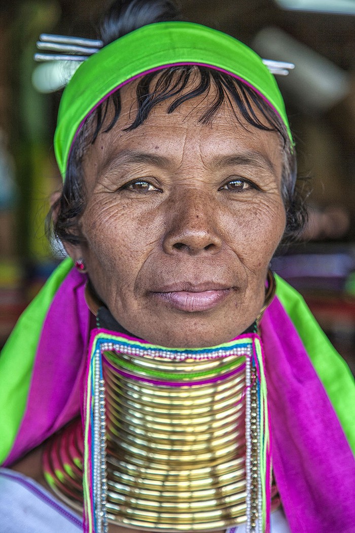 Một phụ nữ dân tộc "cổ dài" Padaung ở Inle Lake, Myanmar.