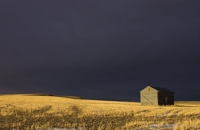 Bầu trời trước cơn bão chiều tại Montana, Mỹ.