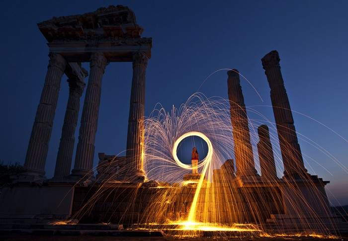 Pháo hoa tại thành phố cổ Pergamon, Hy Lạp.