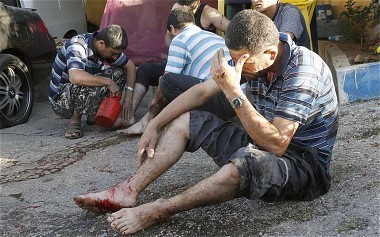 Người dân Beirut bị thương do các cuộc tấn công tên lửa hôm 26/5.