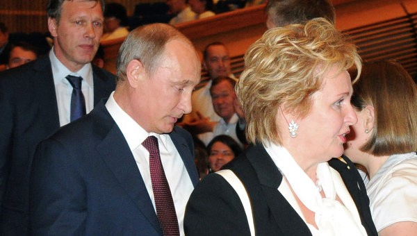 Vợ chồng Tổng thống Putin sau khi tuyên bố ly hôn.