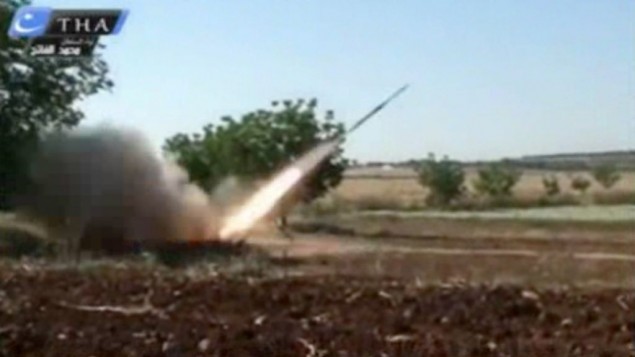Một quả tên lửa bắn ra bởi quân nổi dậy Syria tại Qusair, Syria, ngày 28/5.