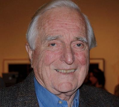Cha đẻ của con chuột máy tính, Engelbart đã có nhiều đóng góp quan trọng cho công nghệ máy tính và internet
