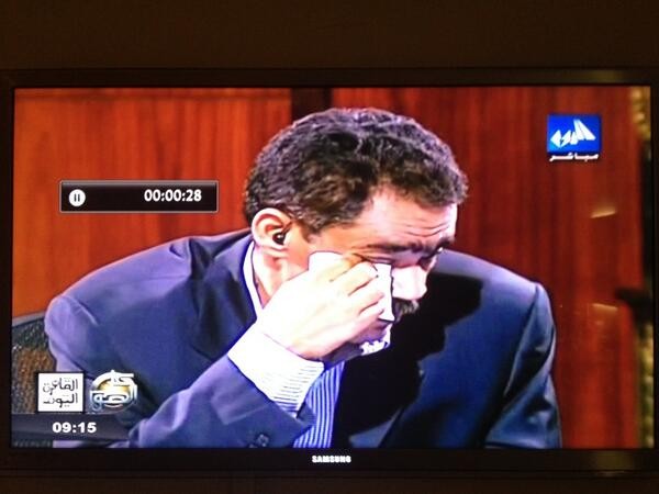 Người đứng đầu công đoàn nhà báo Ai Cập khóc trên truyền hình sau cuộc đảo chính.