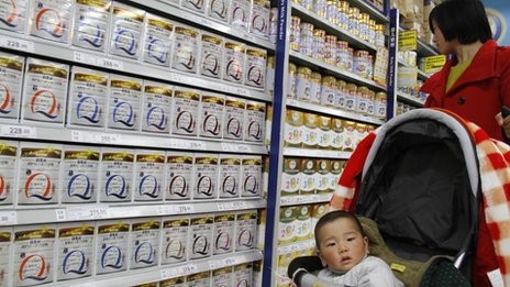 Trung Quốc siết chặt thị trường sữa ngoại để khuyến khích sữa nội giành lại niềm tin từ người tiêu dùng.