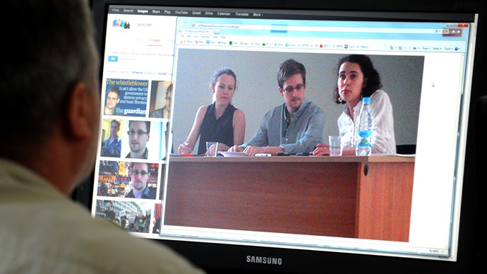 Snowden tham gia thảo luận cùng đại diện của các tổ chức nhân quyền và luật sư.