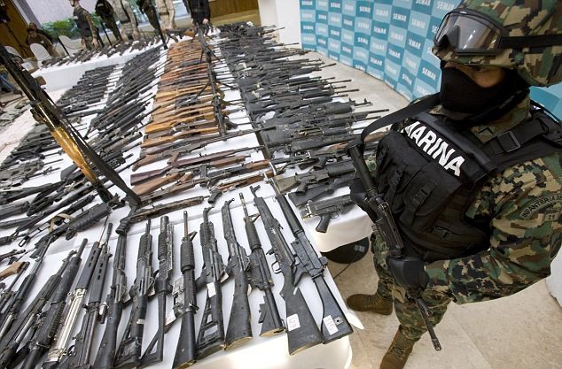 Vũ khí của Zetas được thu giữ trong một cuộc truy quét năm 2011.