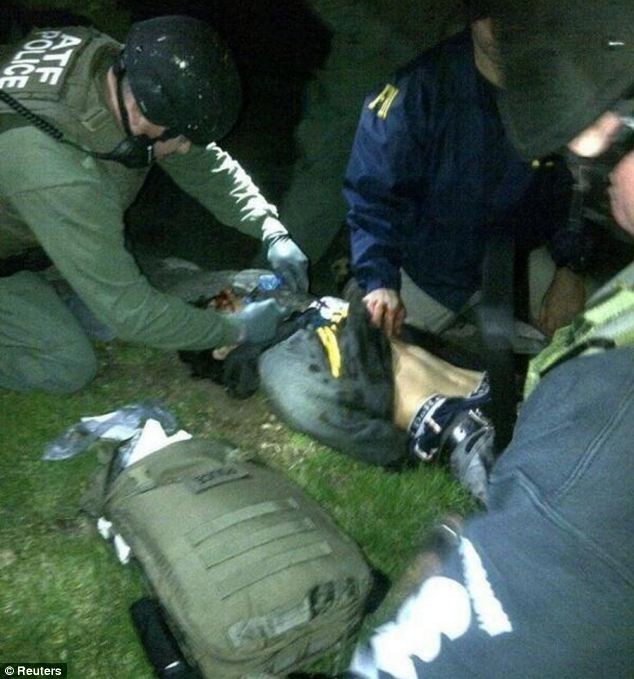 Tsarnaev được kiểm tra y tế tại chỗ sau khi bị bắt.
