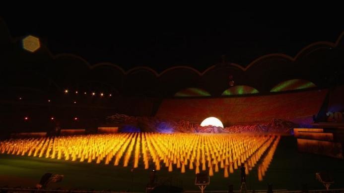 Các đêm đồng diễn như thế này được tổ chức liên tục trong dịp kỷ niệm ngày đánh dấu kết thúc chiến tranh Triều Tiên.
