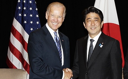 Phó Tổng thống Mỹ Joe Biden và Thủ tướng Nhật Bản Shinzo Abe