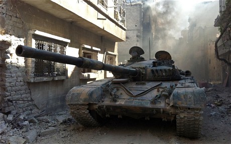 Xe tăng quân đội Syria tại Homs sau khi chiến đấu giành được nhiều vị trí chiến lược tại thành phố này hôm 29/7.