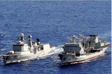 Tàu chiến Trung Quốc trong vùng biển cách khoảng 400 km về phía bắc của đảo Okinotorishima, Tây Thái Bình Dương vào ngày 20/7.