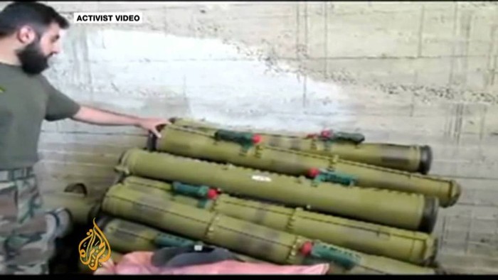 Tên lửa chống tăng phiến quân Syria chiếm trong một kho vũ khí của quân chính phủ.
