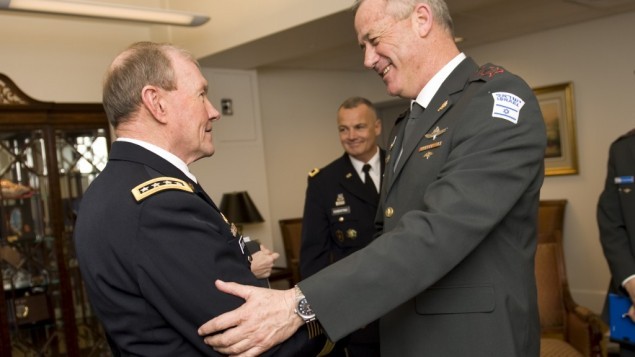 Tham mưu trưởng quân đội Israel, Thiếu tướng Benny Gantz và Chủ tịch Hội đồng tham mưu trưởng liên quân Mỹ, Tướng Martin Dempsey, trong cuộc gặp gỡ tại Mỹ tháng 3.2012