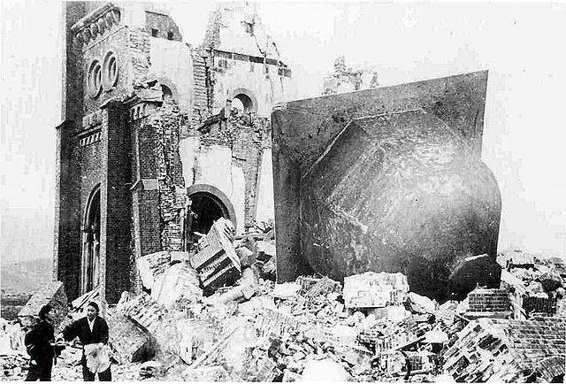 Cảnh đổ nát tại Hiroshima sau vụ ném bom của Mỹ.