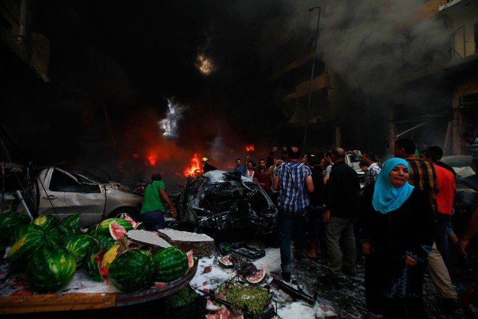 Hiện trường vụ đánh bom xe tại thành trì của Hezbollah.