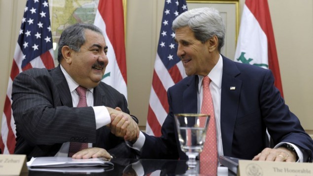 Bộ trưởng Ngoại giao Mỹ John Kerry và Bộ trưởng Ngoại giao Iraq Hoshyar Zebari tại Washington vào ngày 15 tháng 8 năm 2013