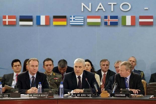 Các quan chức NATO nhóm họp (hình minh họa).